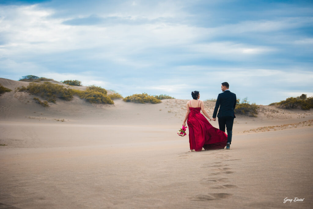 Sesion de fotos de novios o pre boda en Las Dunas de Bani, República Dominicana por el fotógrafo dominicano Greg Dotel