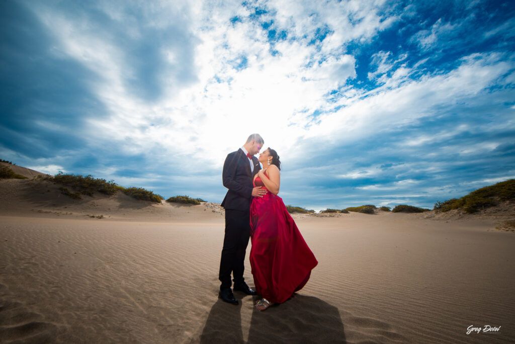 Sesion de fotos de novios o pre boda en Las Dunas de Bani, República Dominicana por el fotógrafo dominicano Greg Dotel