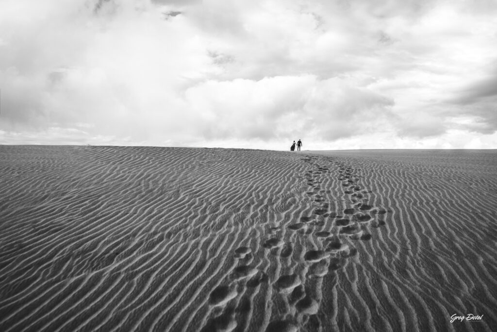 Sesion de fotos de novios o pre boda en Las Dunas de Bani, República Dominicana por el fotógrafo dominicano Greg Dotel