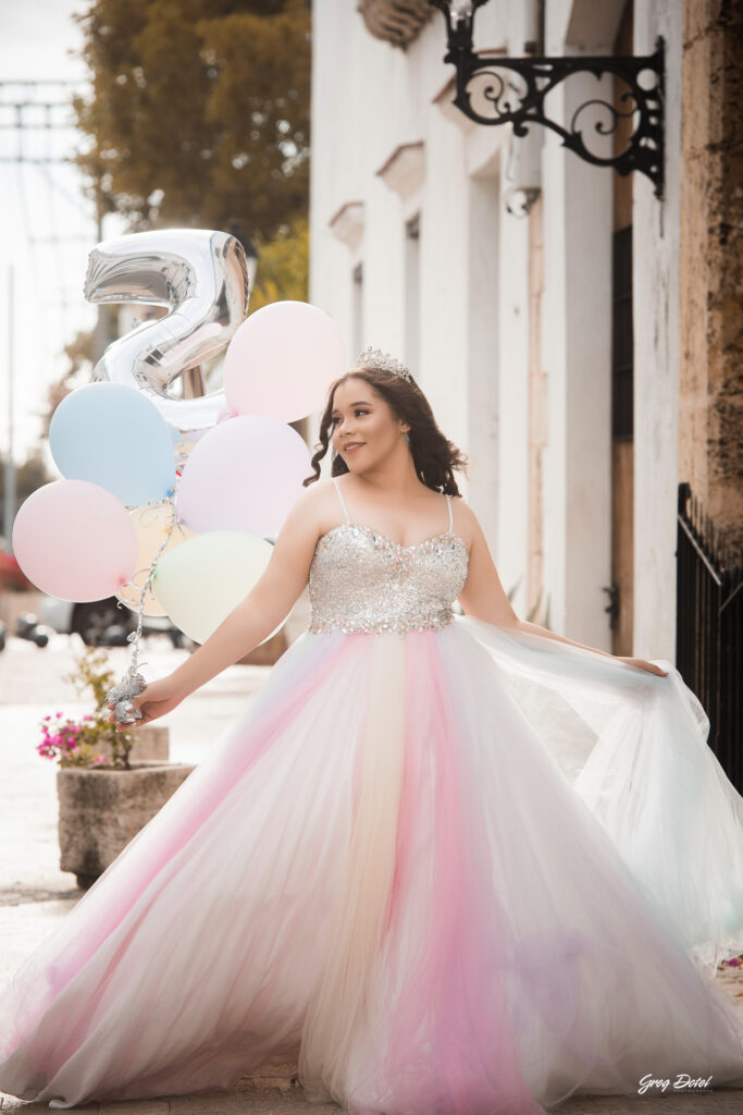 Sesion de fotos de 15 años de Yanelis en la Zona Colonial de Santo Domingo, República Dominicana. Hermoso vestido de quinceañera en la Zona Colonial.