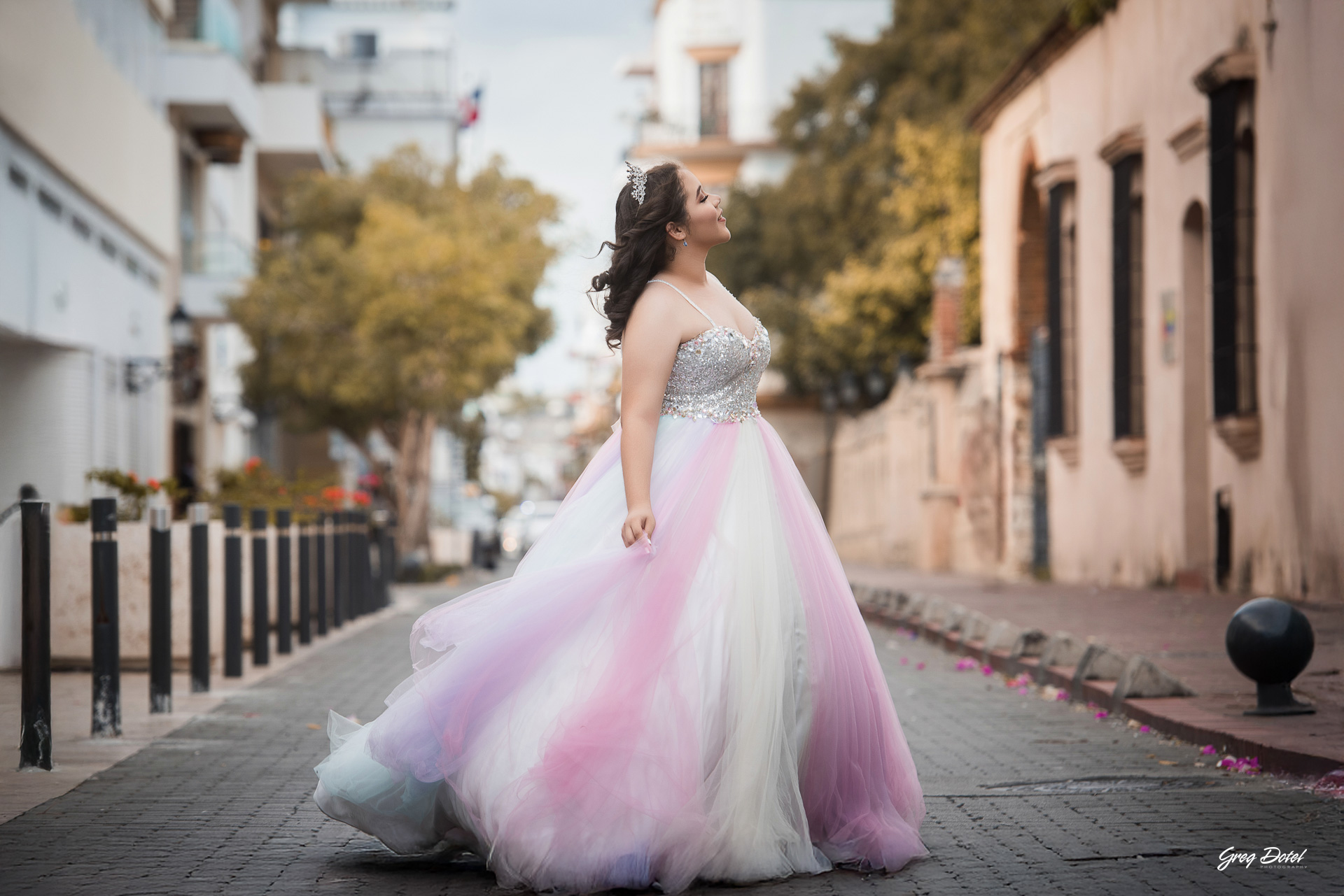 Sesion de fotos de 15 años de Yanelis en la Zona Colonial de Santo Domingo, República Dominicana. Hermoso vestido de quinceañera en la Zona Colonial.
