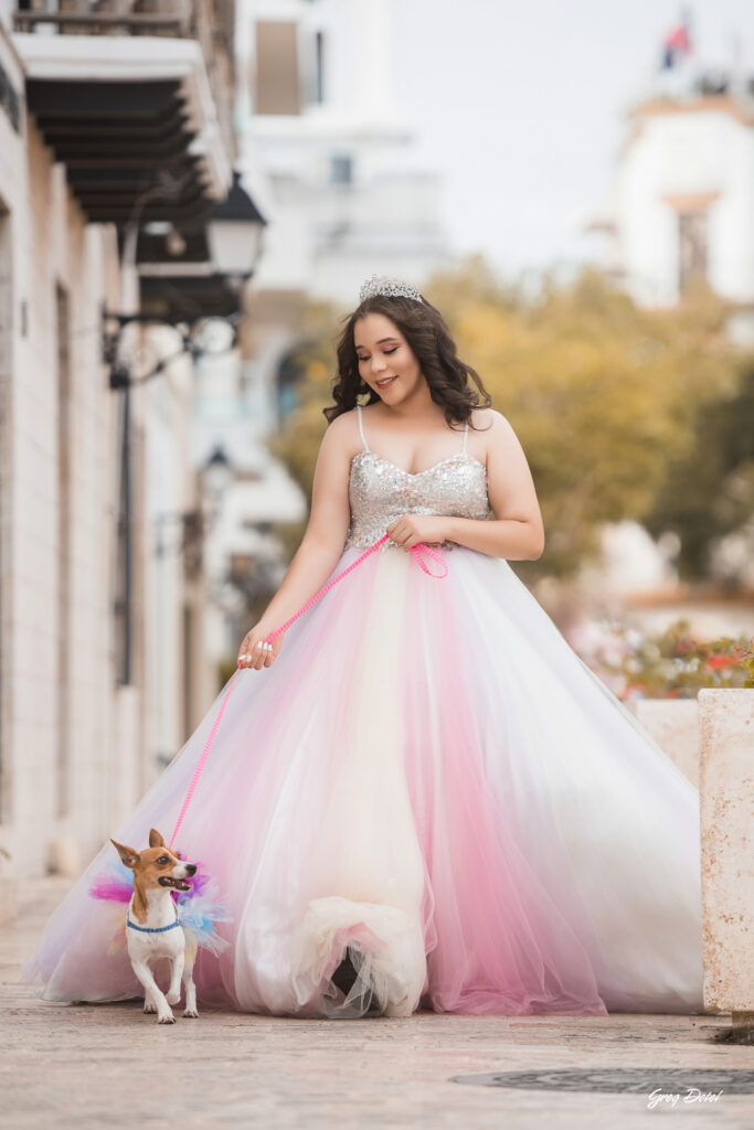 Sesion de fotos de 15 años de Yanelis en la Zona Colonial de Santo Domingo, República Dominicana. Hermoso vestido de quinceañera en la Zona Colonial.