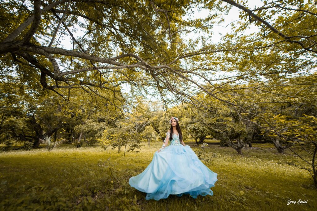 Sesion de fotos de 15 años hermosas y modernas de Carismell en el Jardin Botanico de Santo Domingo, República Dominicana