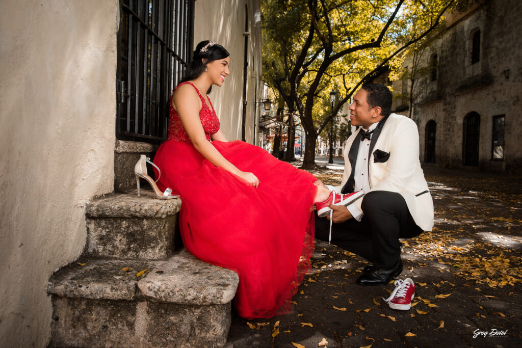 Sesion de fotos de Quinceañera en la Zona Colonial de Santo Domingo, República Dominicana. Hermosas poses y vestido para 15 años.