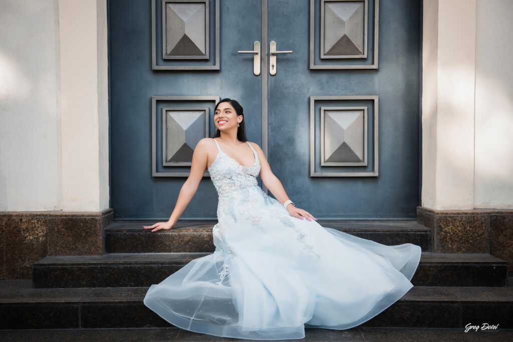 Sesion de fotos de Quinceañera en la Zona Colonial de Santo Domingo, República Dominicana. Hermosas poses y vestido para 15 años.