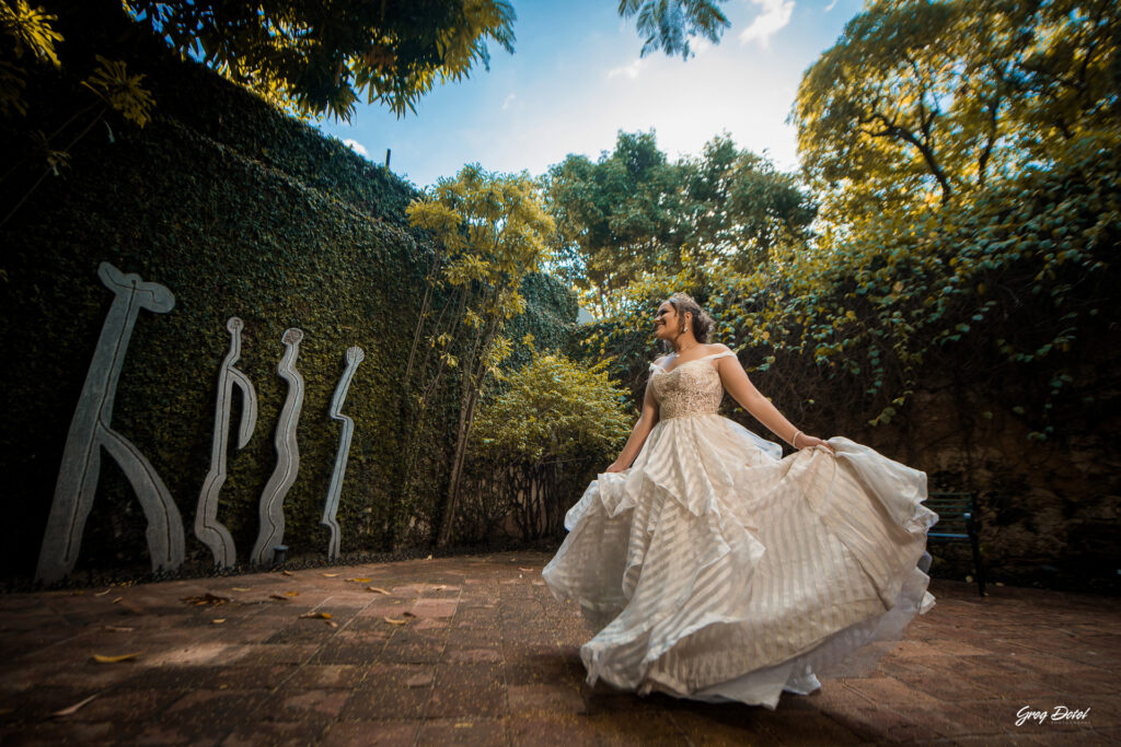 Hermosa sesion de fotos de 15 años de Yailen en la Zona Colonial de Santo Domingo, República Dominicana con un hermoso vestido de quinceañera