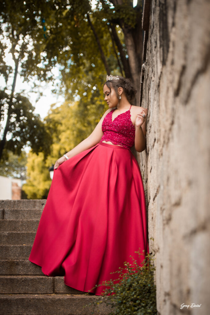 Hermosa sesion de fotos de 15 años de Yailen en la Zona Colonial de Santo Domingo, República Dominicana con un hermoso vestido de quinceañera