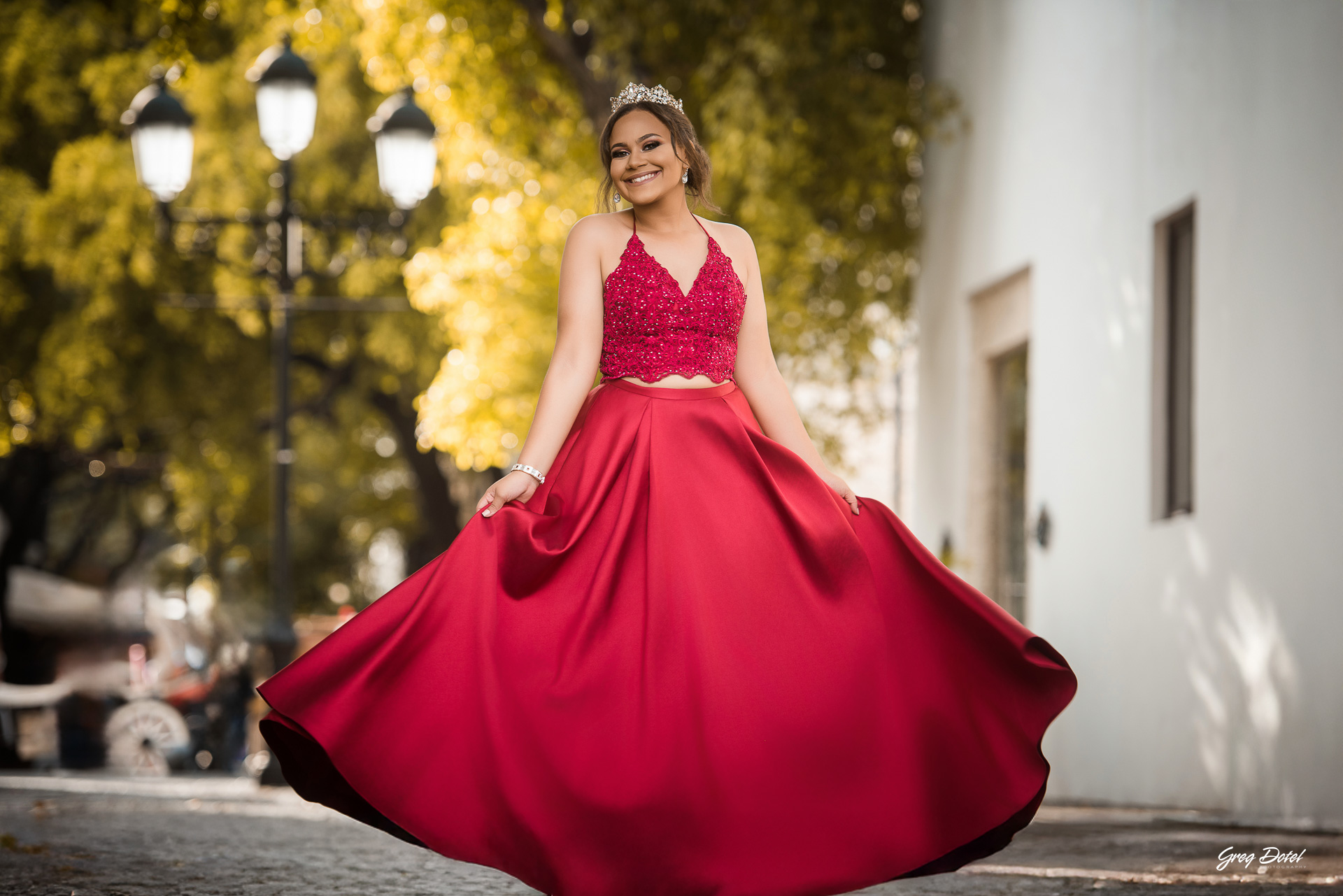 Hermosa sesion de fotos de 15 años de Yailen en la Zona Colonial de Santo Domingo, República Dominicana con un hermoso vestido de quinceañera