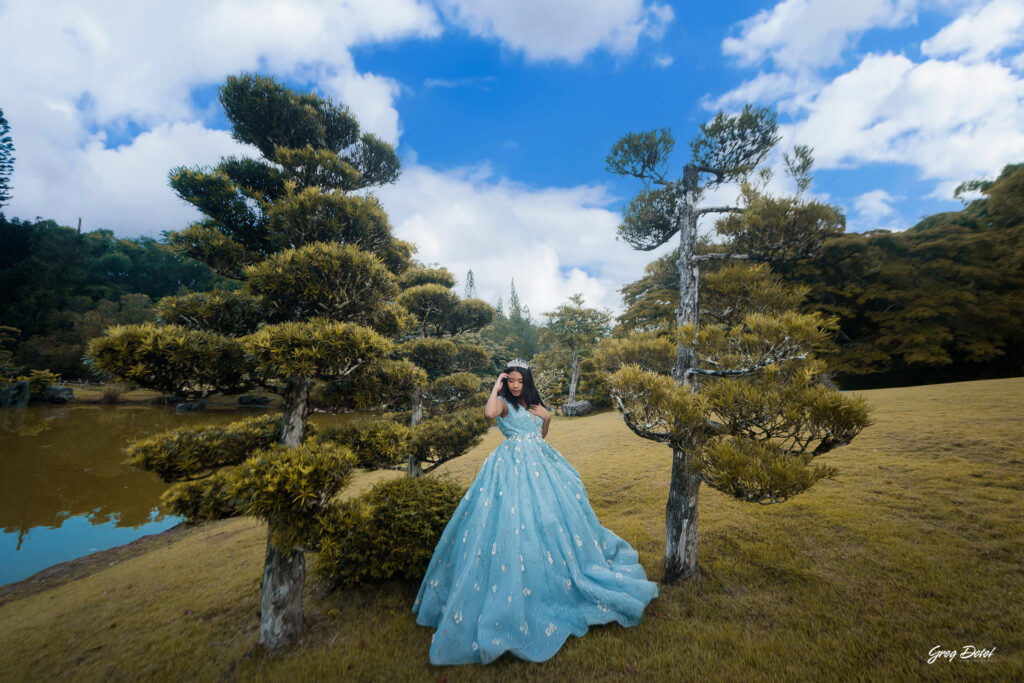 Sesion de fotos de quince años de Ybeanyi en el Jardin Botanico Nacional de Santo Domingo, República Dominicana con hermoso vestido azul de quinceañera