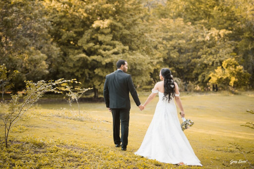 Fotos de pre boda en el Jardín Botánico de Santo Domingo de Pamela y Renny por el fotografo en Santo Domingo Greg Dotel