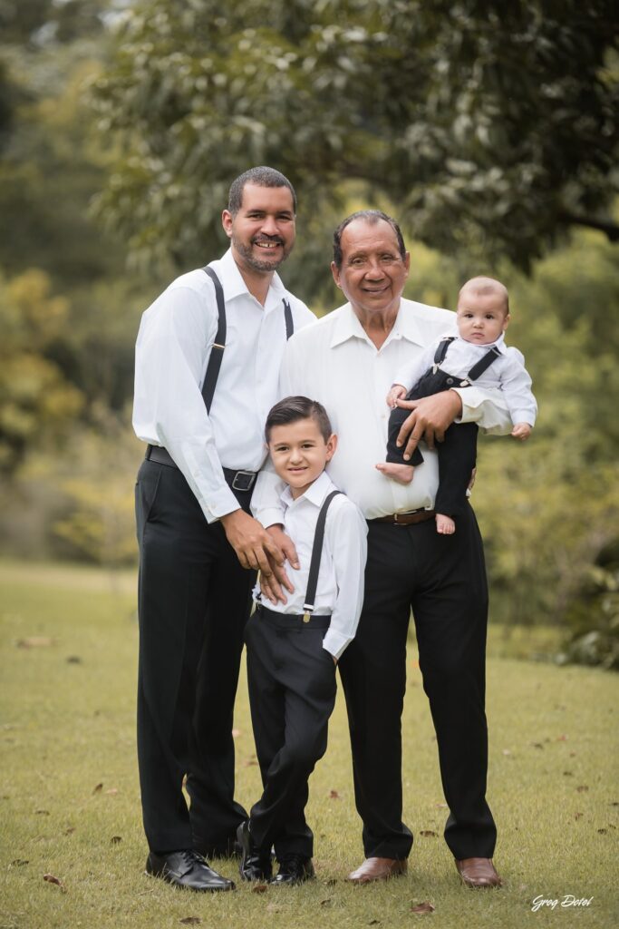 Fotos de familias hermosas con papa, mama y hermanitos en el Parque Jardín Botánico de Santo Domingo, República Dominicana