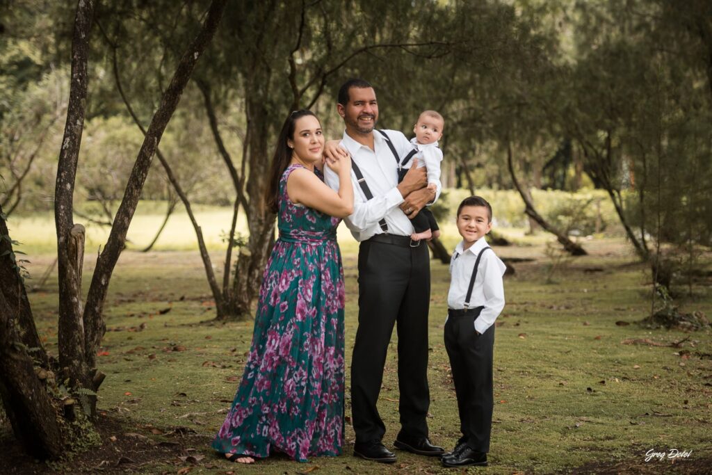 Fotos de familias hermosas con papa, mama y hermanitos en el Parque Jardín Botánico de Santo Domingo, República Dominicana