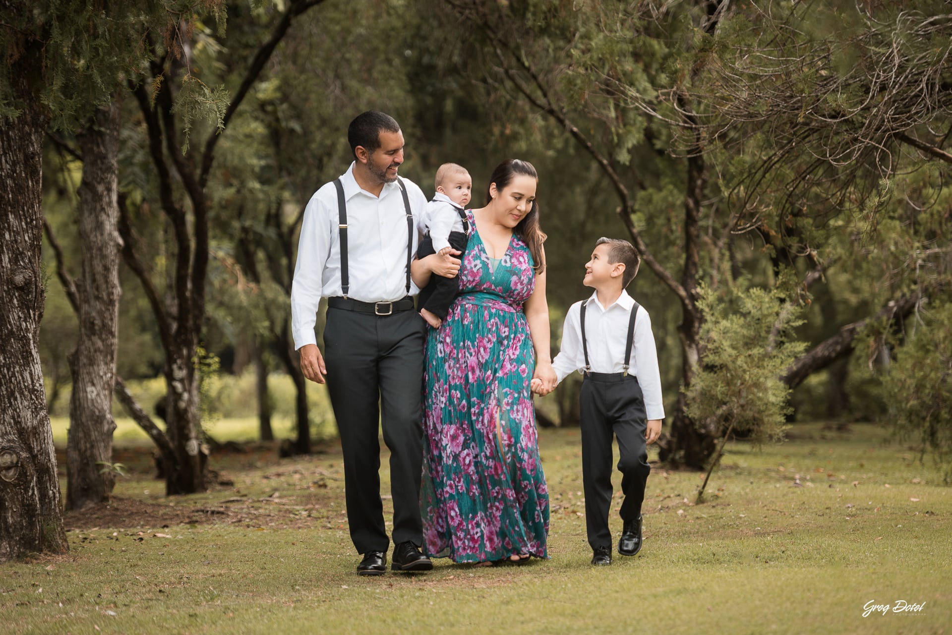 Fotos de familias hermosas con papa, mama y hermanitos en el Parque Jardín Botánico de Santo Domingo, República Dominicana