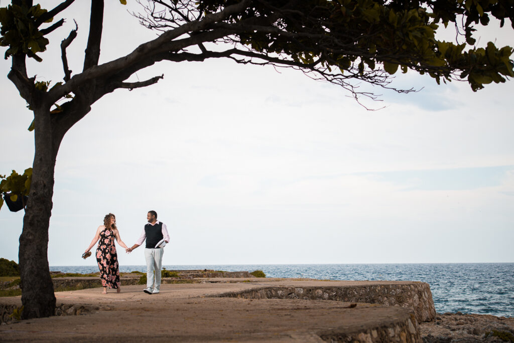 Fotografo dominicano realizó sesión de novios o preboda en la playa de Sans Souci en la ciudad de Santo Domingo, República Dominicana