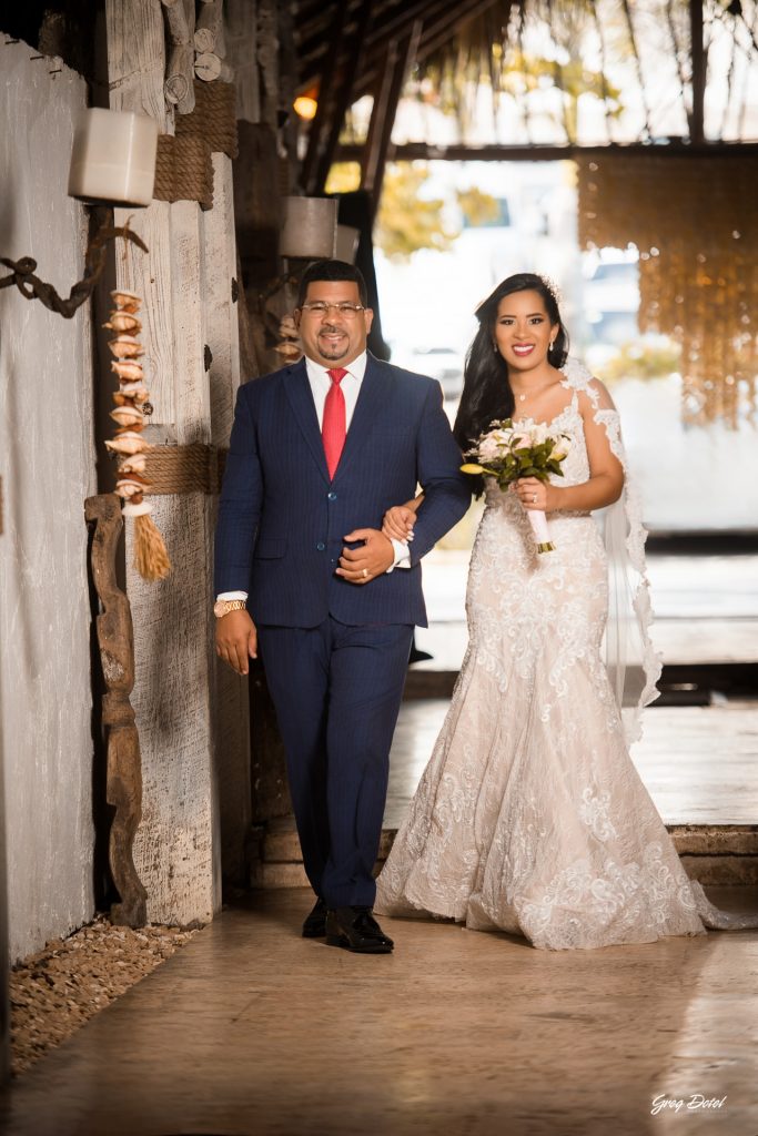 Fotógrafo de boda en Boca Chica, Restaurante Boca Marina, República Dominicana, realizada por Greg Dotel Photography, fotógrafo profesional especializado en bodas y momentos especiales.