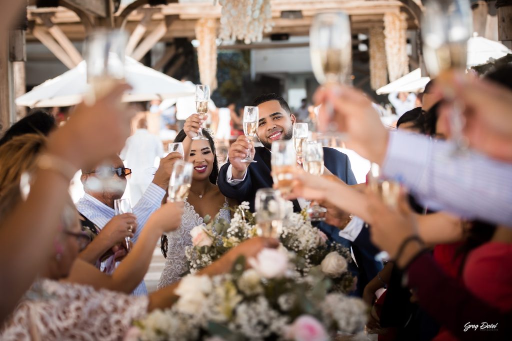 Fotógrafo de boda en Boca Chica, Restaurante Boca Marina, República Dominicana, realizada por Greg Dotel Photography, fotógrafo profesional especializado en bodas y momentos especiales.
