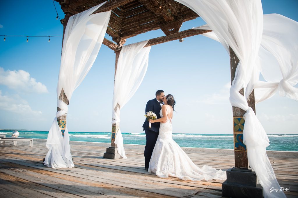 Fotógrafo de boda en Boca Chica, Restaurante Boca Marina, República Dominicana, realizada por Greg Dotel Photography, fotógrafo profesional especializado en bodas y momentos especiales.