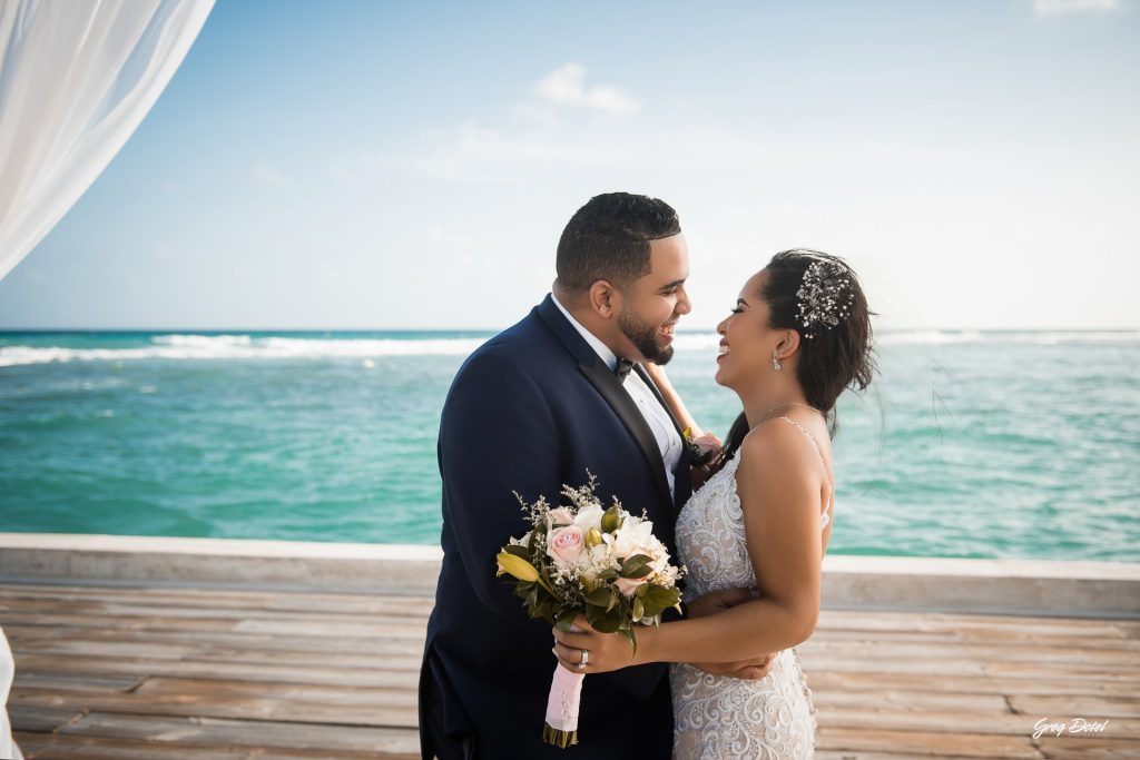 Fotógrafo de boda en Boca Chica, Restaurante Boca Marina, República Dominicana, realizada por Greg Dotel Photography, fotógrafo profesional especializado en bodas y momentos especiales.
